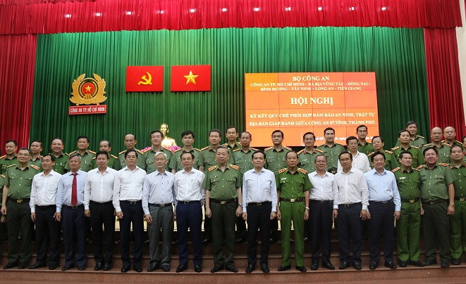 Tân Bí thư Thành uỷ TPHCM chỉ đạo hội nghị ký kết đảm bảo an ninh trật tự 7 tỉnh thành ảnh 1