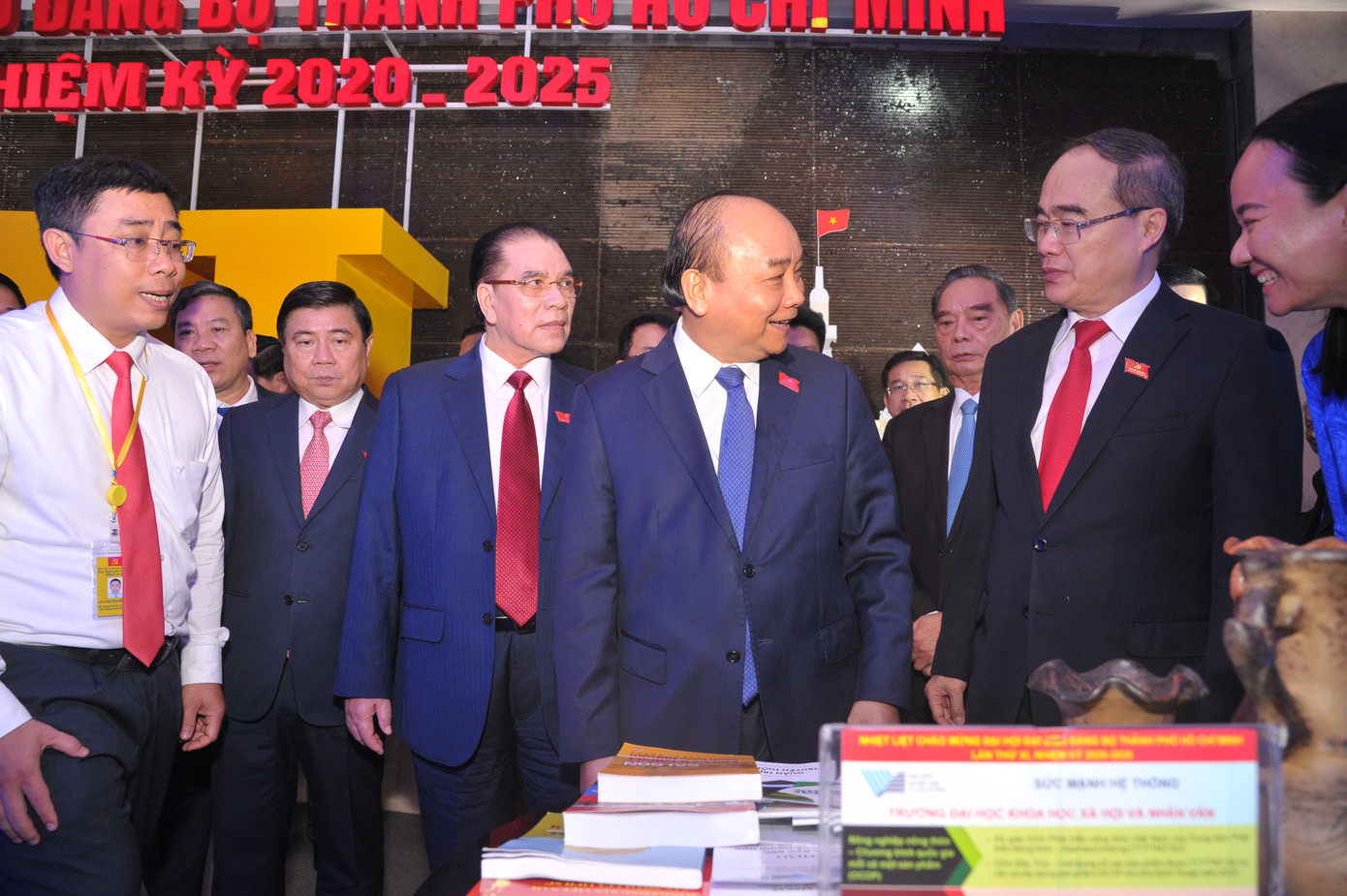 Thủ tướng Nguyễn Xuân Phúc: 'TPHCM không thiếu tiền, chỉ thiếu cơ chế phù hợp' ảnh 2