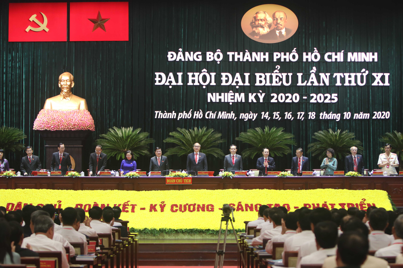 Hình ảnh phiên họp trù bị của Đại hội Đảng bộ TPHCM ảnh 2