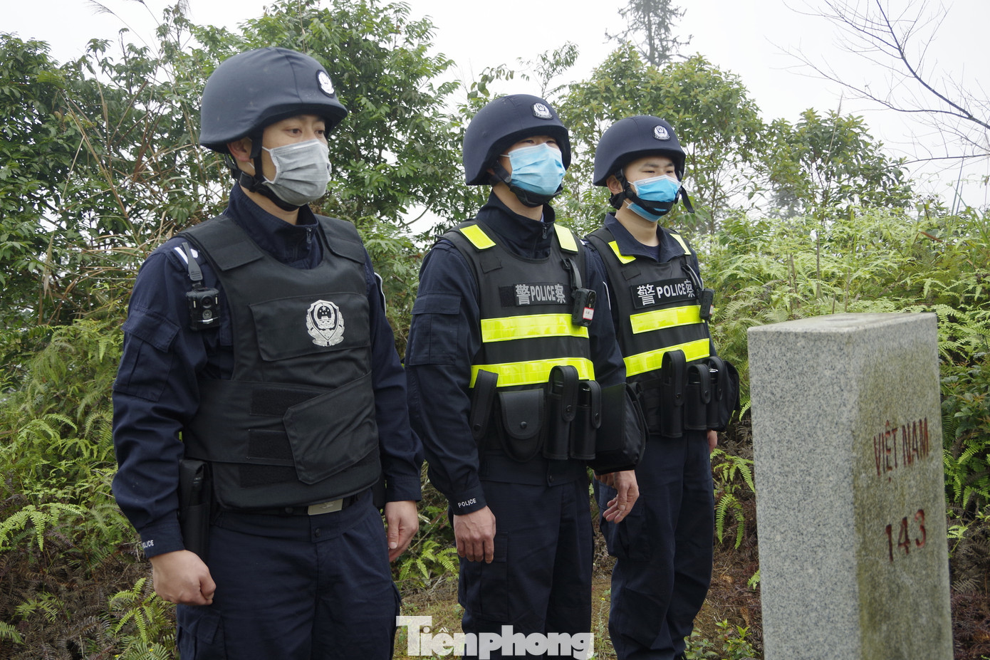 Biên phòng Việt - Trung phối hợp tuần tra ngăn chặn dịch Covid-19 ảnh 1