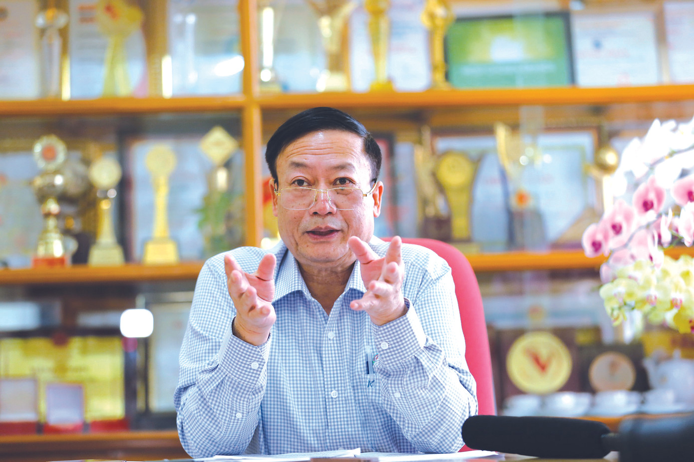 Điều khác biệt trên nông trường bò sữa lớn nhất Việt Nam ảnh 1