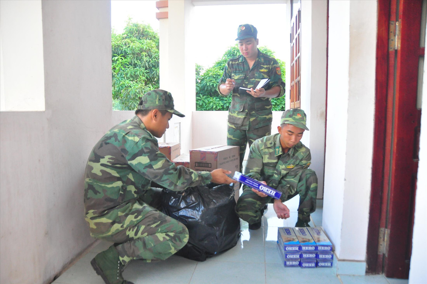 Buôn lậu mùa áp tết, Bài 2: Gian nan cuộc chiến ảnh 1