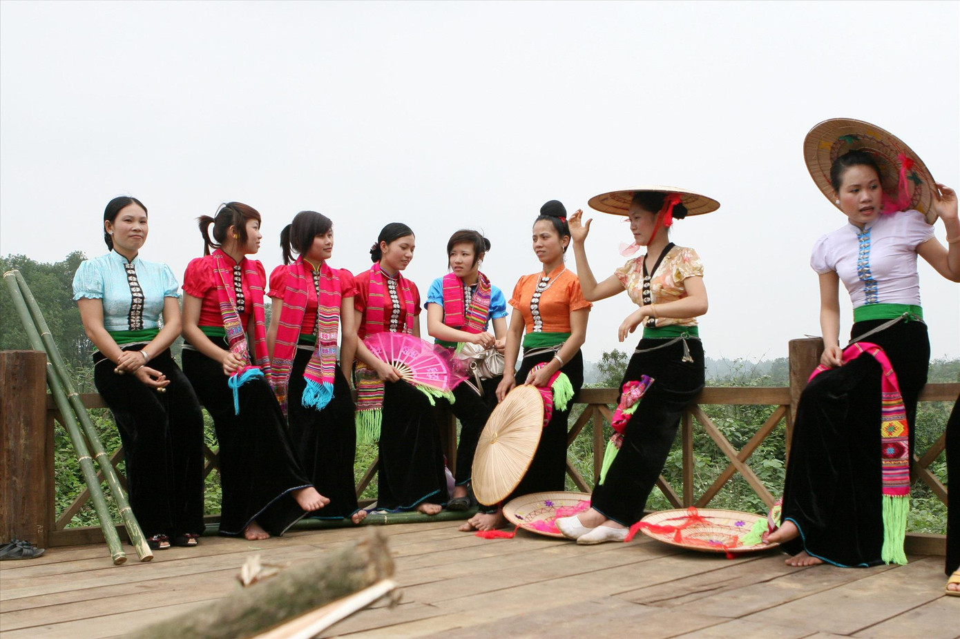 Xứ Mường đãi khách cỗ lá… ảnh 1