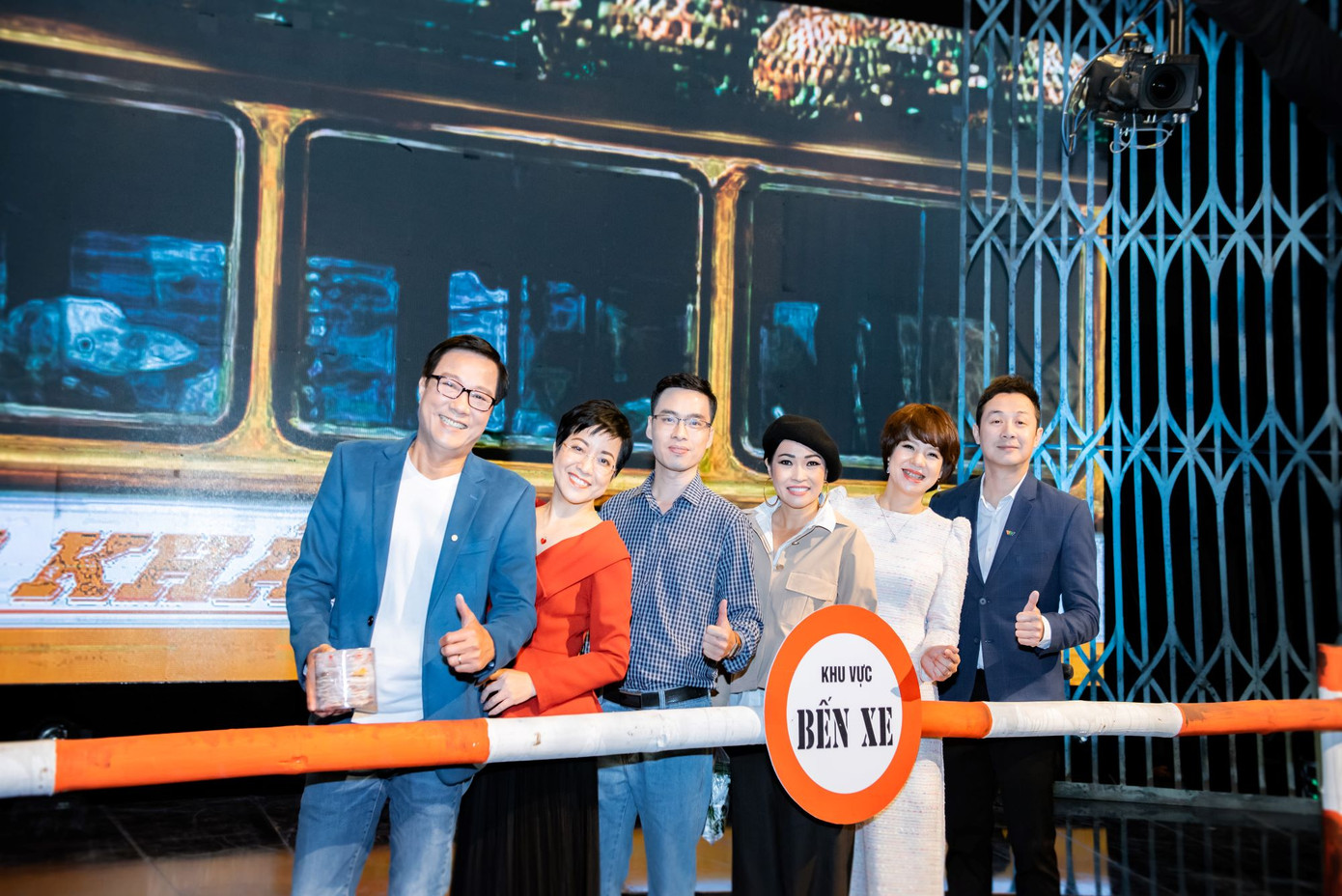 Ca sĩ Phương Thanh lần đầu kể về tuổi thơ dữ dội đi bơm xe cho Kim Tử Long ảnh 1