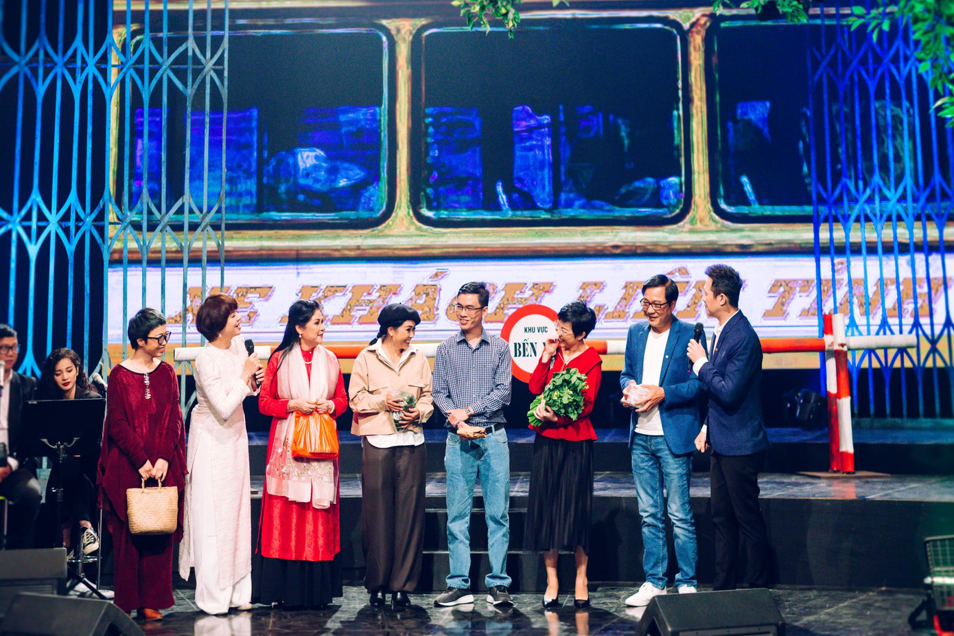 Ca sĩ Phương Thanh lần đầu kể về tuổi thơ dữ dội đi bơm xe cho Kim Tử Long ảnh 3