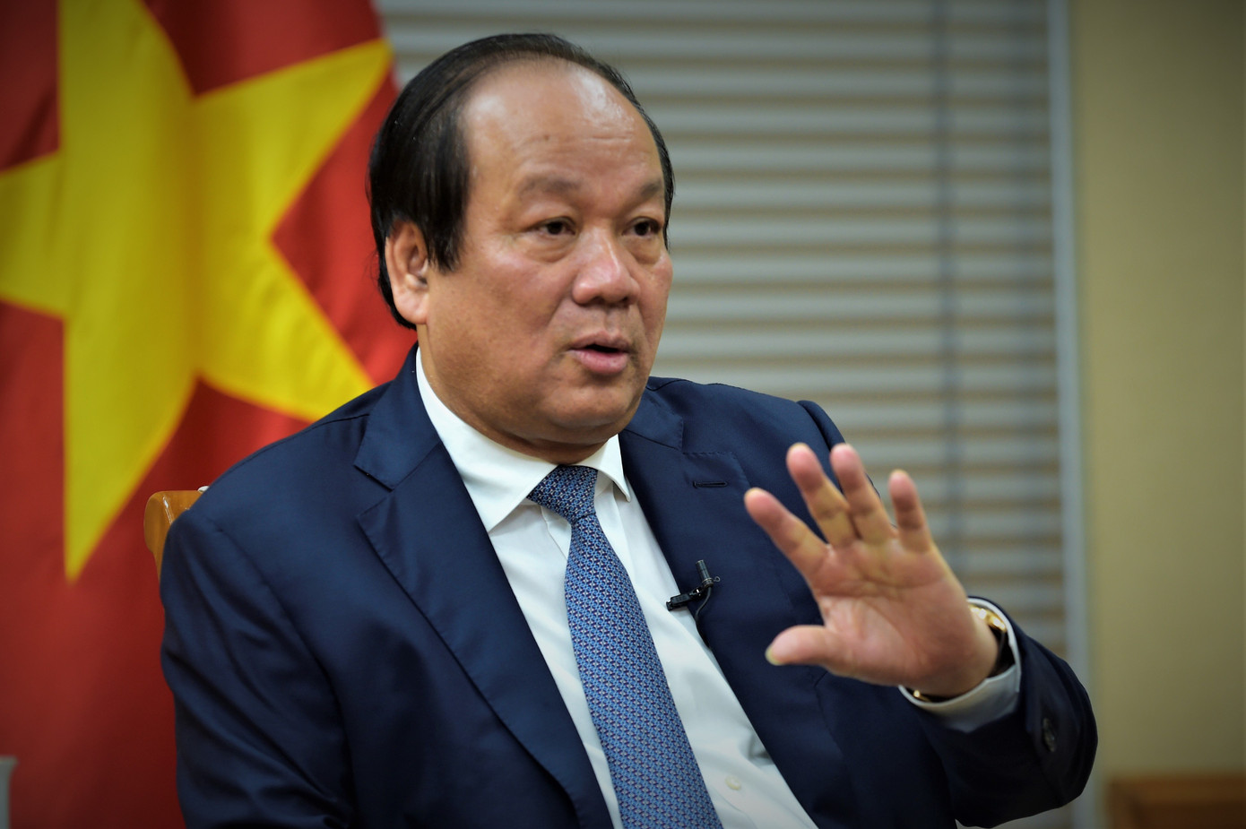 Không được đổ đất, chặn khối bê tông ngăn phương tiện đi lại ảnh 1