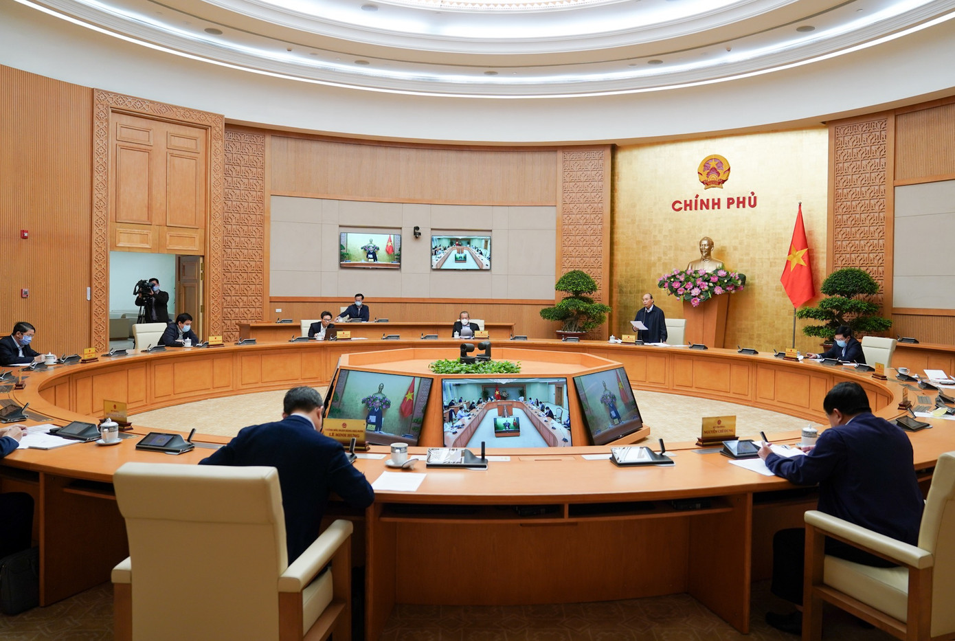 Thủ tướng chỉ đạo làm nhanh gói hỗ trợ, không để dân 'đói cơm lạt muối' ảnh 2