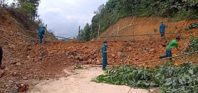 Không được đổ đất, chặn khối bê tông ngăn phương tiện đi lại ảnh 2