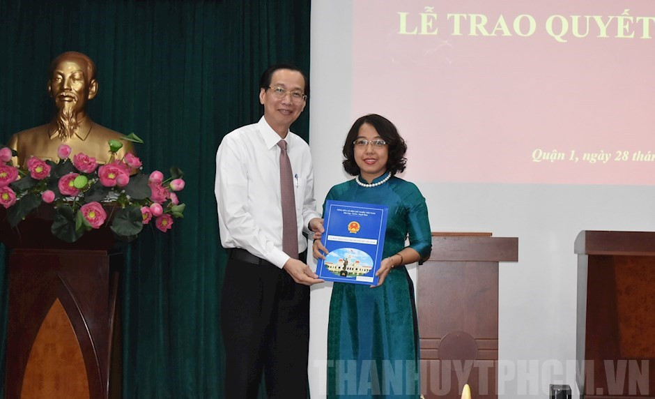 Bà Mai Thị Hồng Hoa làm Phó Chủ tịch UBND quận 1 ảnh 1