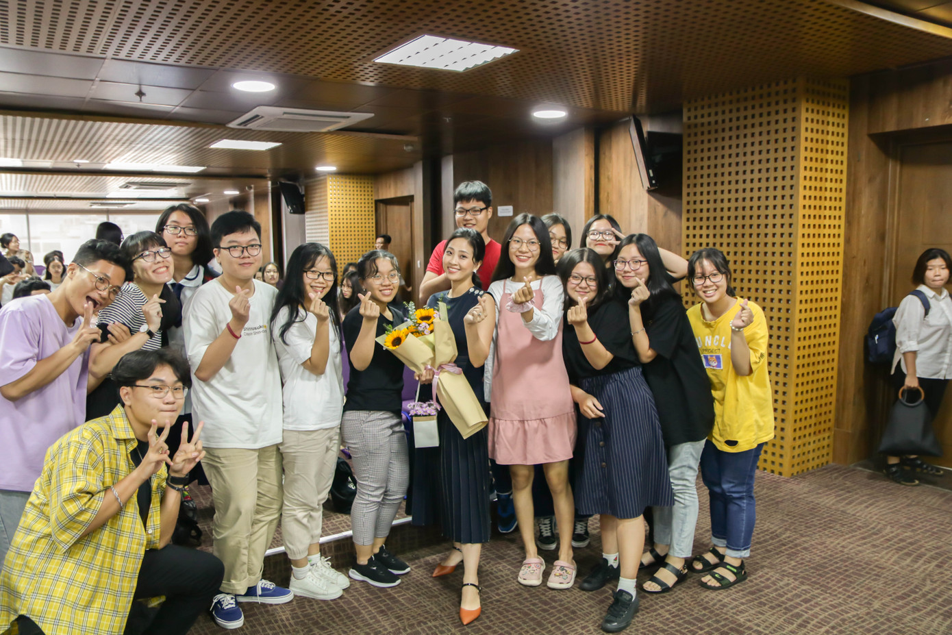 Thử Thách Kim Cương: Trở thành nhà báo thông minh cùng MC Thanh Thảo Hugo và Đinh Nho Khoa ảnh 8 Thử Thách Kim Cương: Trở thành nhà báo thông minh cùng MC Thanh Thảo Hugo và Đinh Nho Khoa ảnh 8