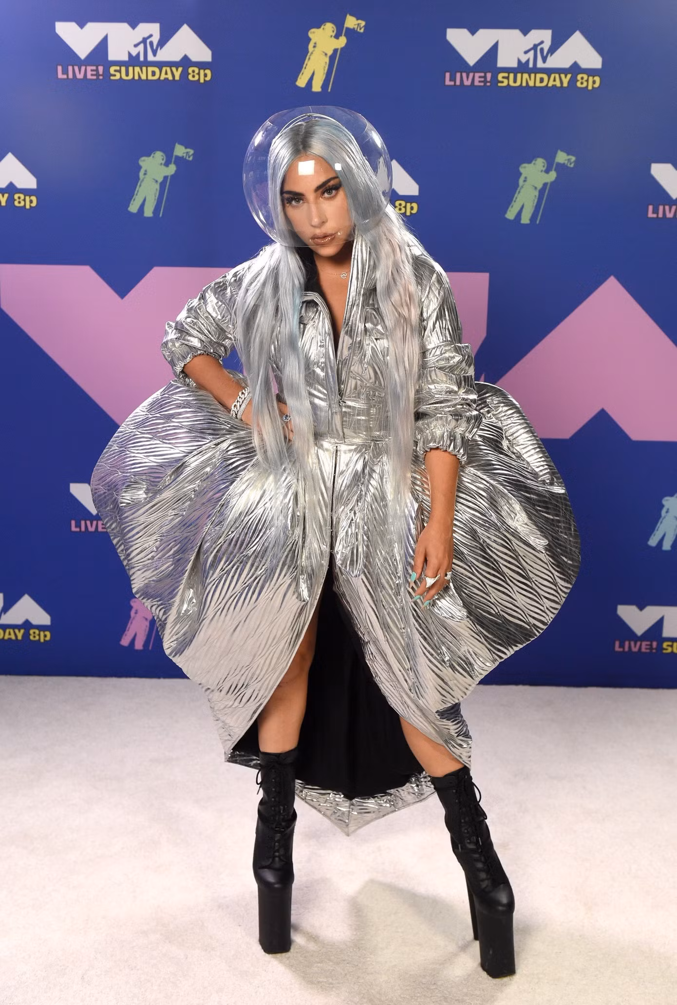 VMAs 2020: Lady Gaga chiếm sóng với “bộ sưu tập” thời trang vừa ngầu vừa đẳng cấp ảnh 1