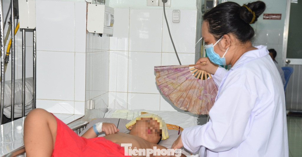 Nắng như đổ lửa, bệnh mùa hè gia tăng ảnh 1