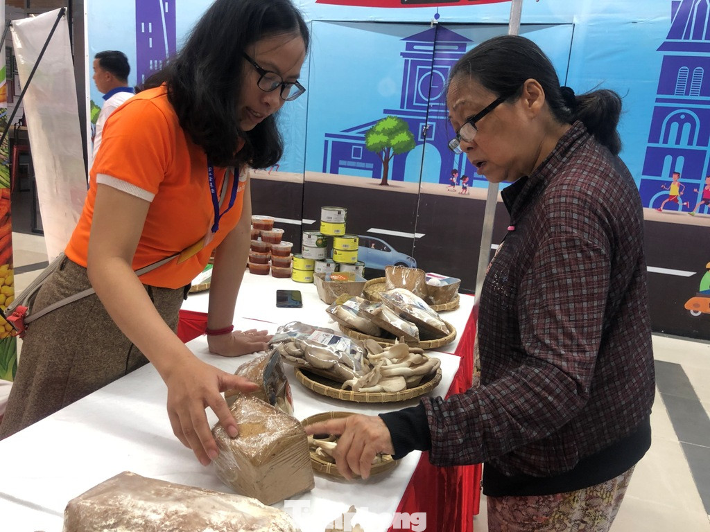 Na 'siêu to khổng lồ', cà rốt ngón tay… 'đổ bộ' Sài Gòn ảnh 7