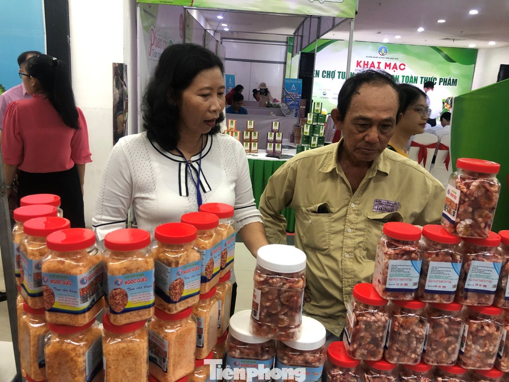 Na 'siêu to khổng lồ', cà rốt ngón tay… 'đổ bộ' Sài Gòn ảnh 5