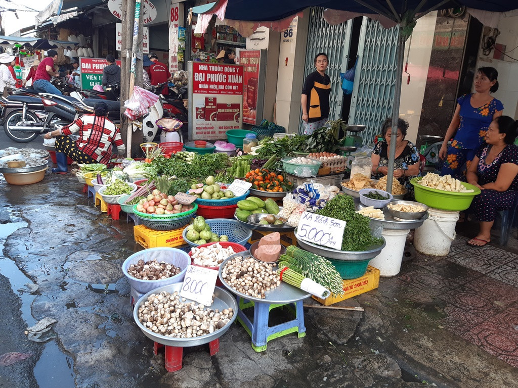 Tiểu thương 'méo mặt' vì hàng hóa ế ẩm dịp Tết Dương lịch ảnh 9