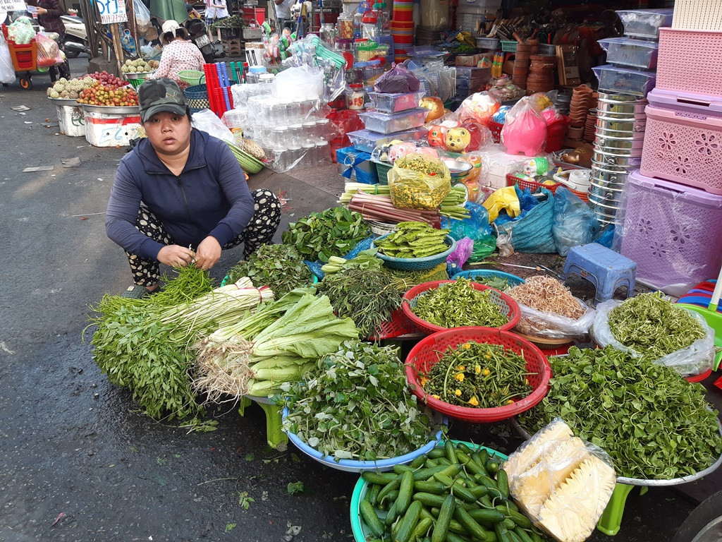 Tiểu thương 'méo mặt' vì hàng hóa ế ẩm dịp Tết Dương lịch ảnh 11