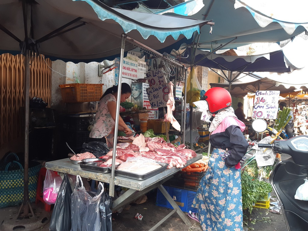 Tiểu thương 'méo mặt' vì hàng hóa ế ẩm dịp Tết Dương lịch ảnh 13