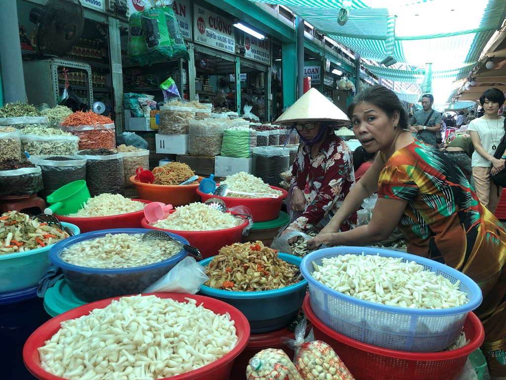 Tiểu thương 'méo mặt' vì hàng hóa ế ẩm dịp Tết Dương lịch ảnh 1