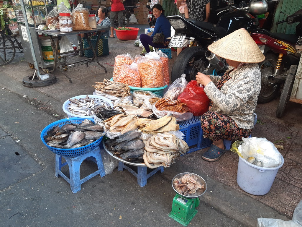 Tiểu thương 'méo mặt' vì hàng hóa ế ẩm dịp Tết Dương lịch ảnh 10