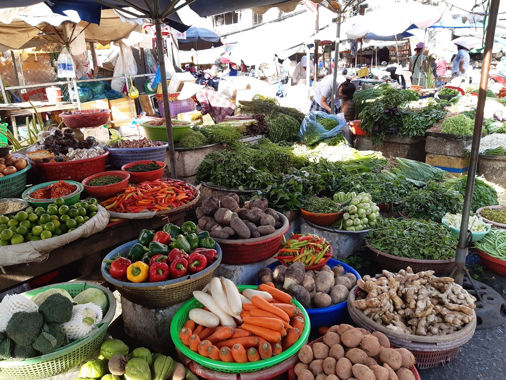 Tiểu thương 'méo mặt' vì hàng hóa ế ẩm dịp Tết Dương lịch ảnh 3