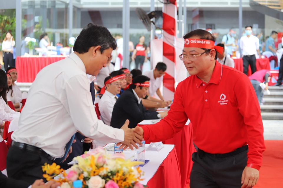 Sôi nổi Chủ nhật Đỏ ở Bình Dương ảnh 3