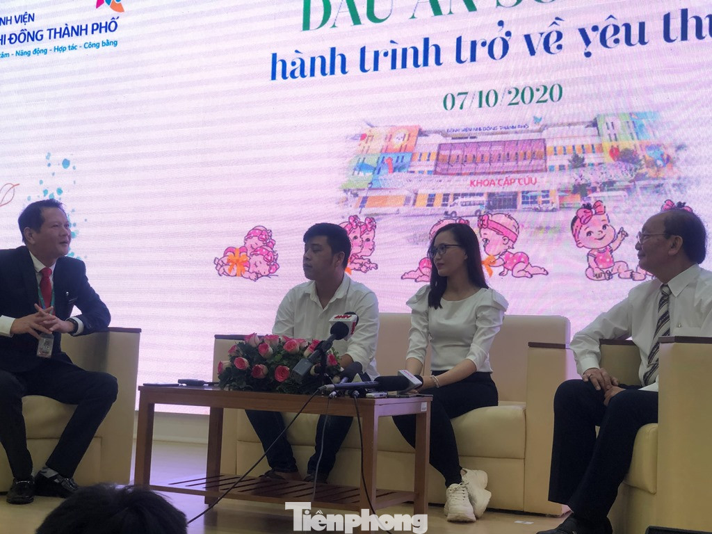 Những chuyện bác sỹ bây giờ mới dám kể về ca tách cặp Trúc Nhi – Diệu Nhi ảnh 1