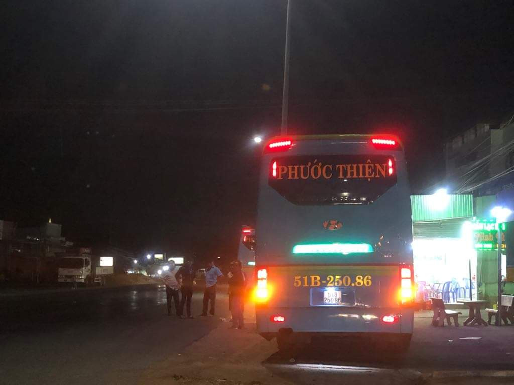 Khách hoảng loạn vì cả chục xe giường nằm bị ném đá trong đêm ảnh 3