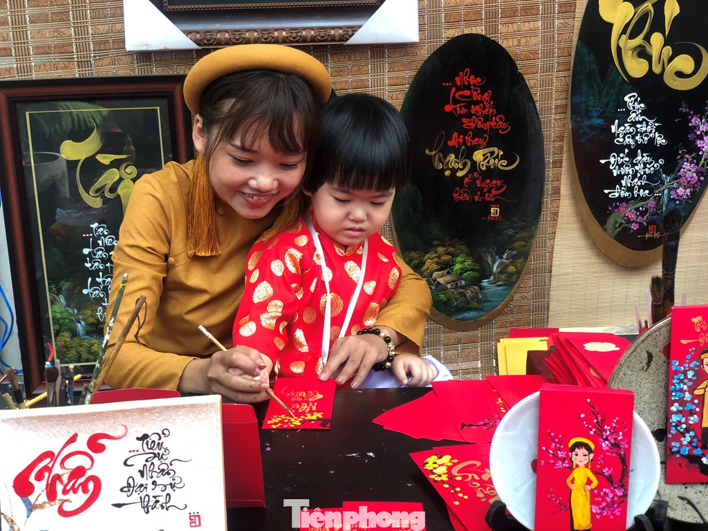 Về tết trễ một chút để “bán” niềm vui cho mọi người ảnh 4