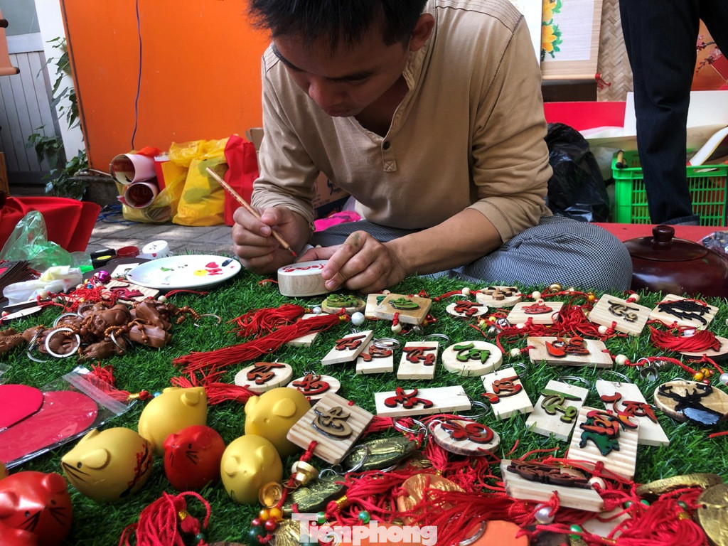 Về tết trễ một chút để “bán” niềm vui cho mọi người ảnh 5