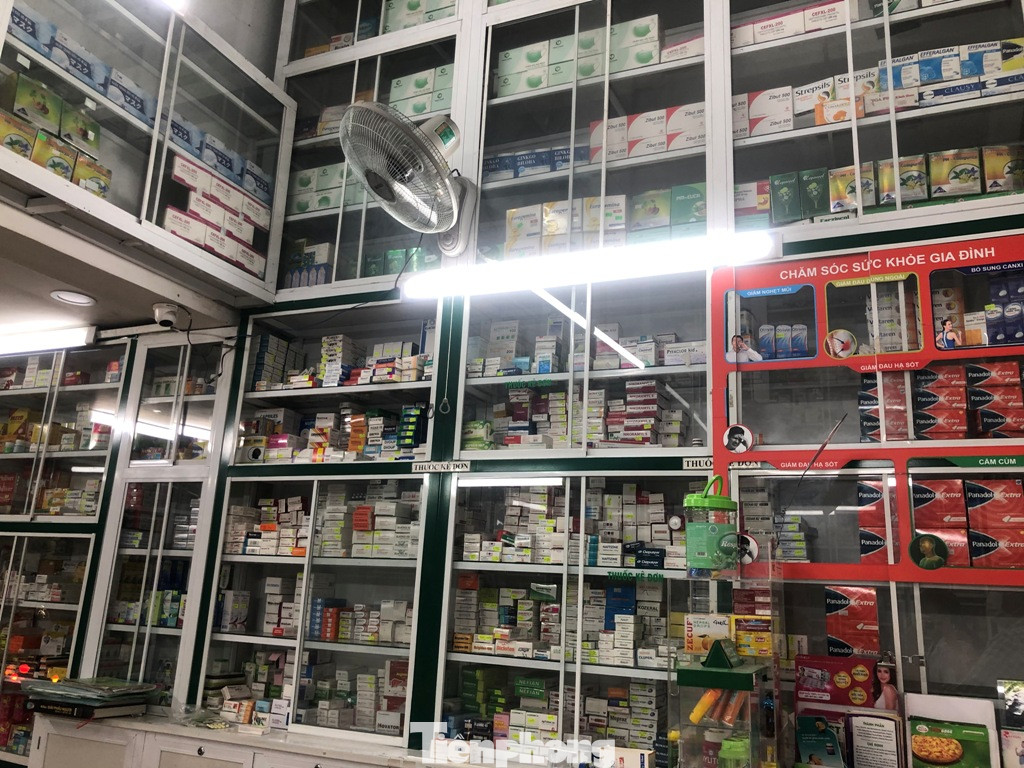 TPHCM: Đột kích nhà thuốc, phát hiện nhiều thực phẩm chức năng không rõ nguồn gốc ảnh 9