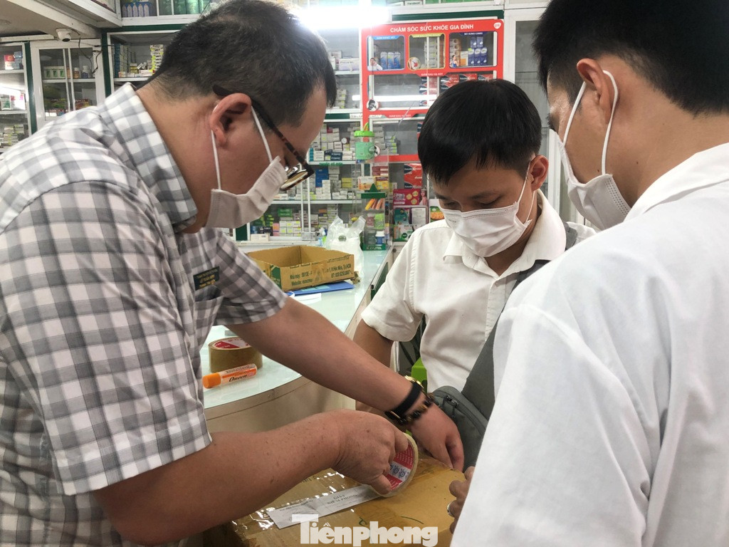 TPHCM: Đột kích nhà thuốc, phát hiện nhiều thực phẩm chức năng không rõ nguồn gốc ảnh 15