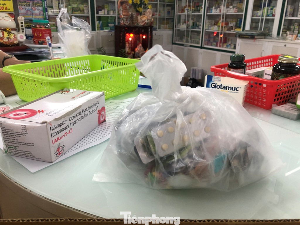 TPHCM: Đột kích nhà thuốc, phát hiện nhiều thực phẩm chức năng không rõ nguồn gốc ảnh 11