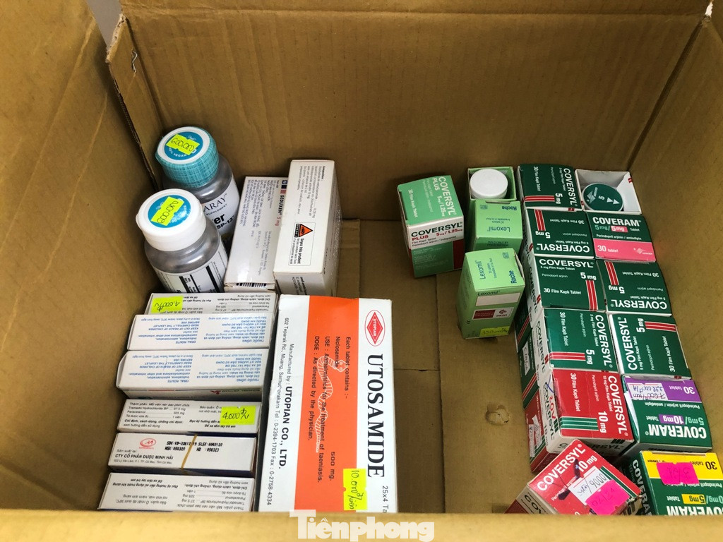 TPHCM: Đột kích nhà thuốc, phát hiện nhiều thực phẩm chức năng không rõ nguồn gốc ảnh 10