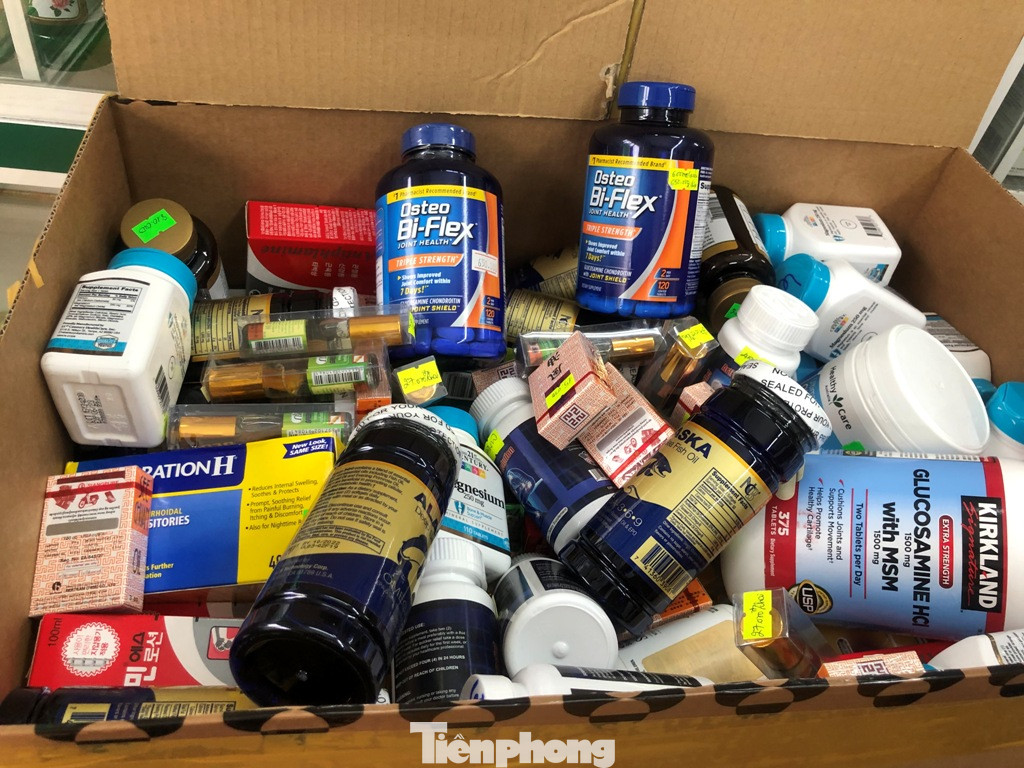 TPHCM: Đột kích nhà thuốc, phát hiện nhiều thực phẩm chức năng không rõ nguồn gốc ảnh 3