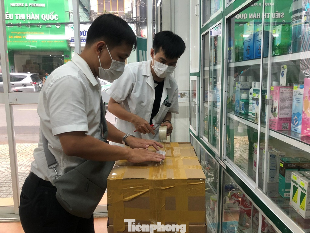 TPHCM: Đột kích nhà thuốc, phát hiện nhiều thực phẩm chức năng không rõ nguồn gốc ảnh 16