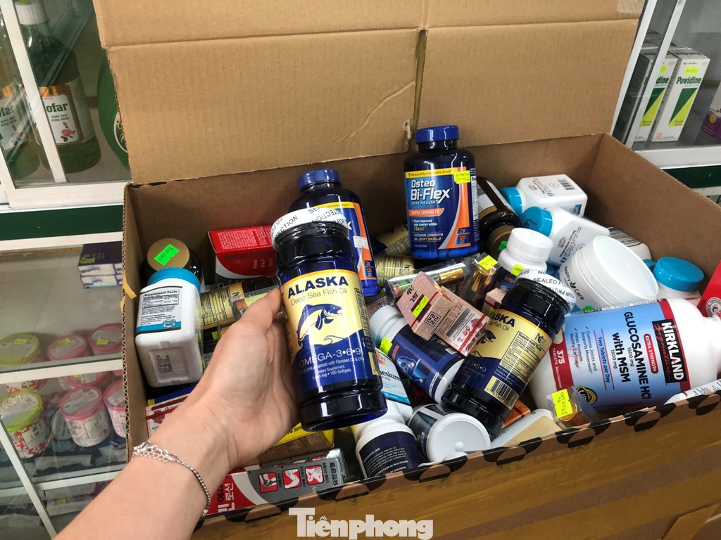 TPHCM: Đột kích nhà thuốc, phát hiện nhiều thực phẩm chức năng không rõ nguồn gốc ảnh 4