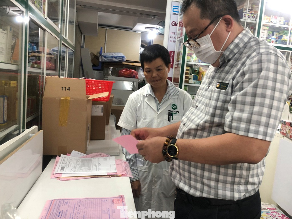 TPHCM: Đột kích nhà thuốc, phát hiện nhiều thực phẩm chức năng không rõ nguồn gốc ảnh 14
