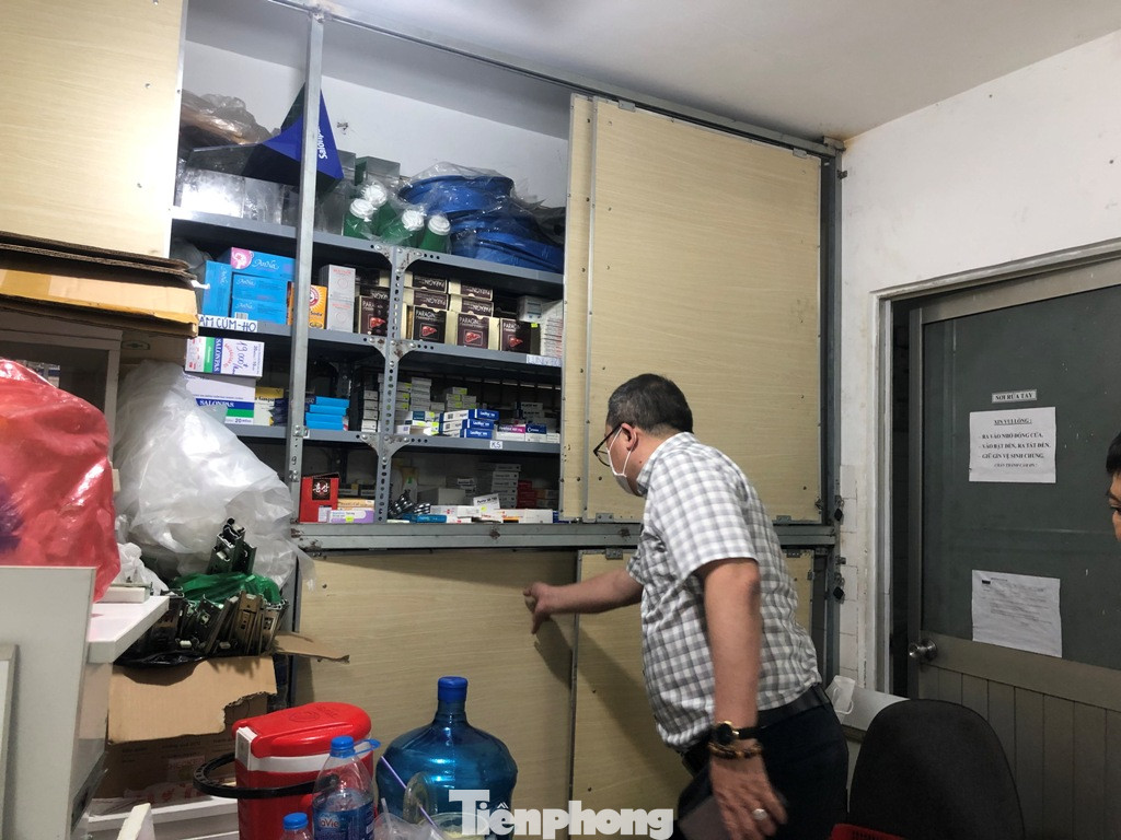 TPHCM: Đột kích nhà thuốc, phát hiện nhiều thực phẩm chức năng không rõ nguồn gốc ảnh 5