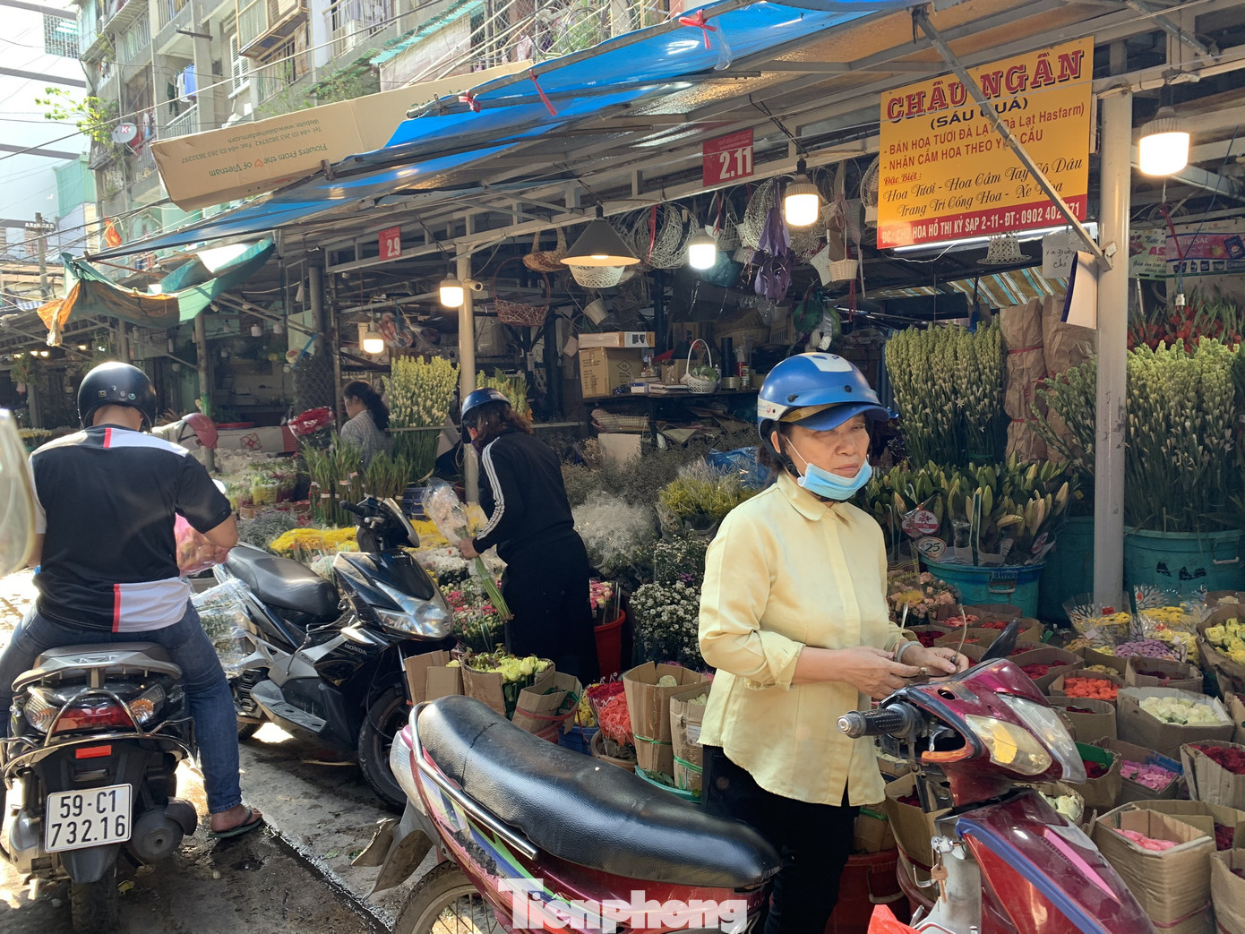 Hoa 8/3 xuống đường chờ khách ảnh 9