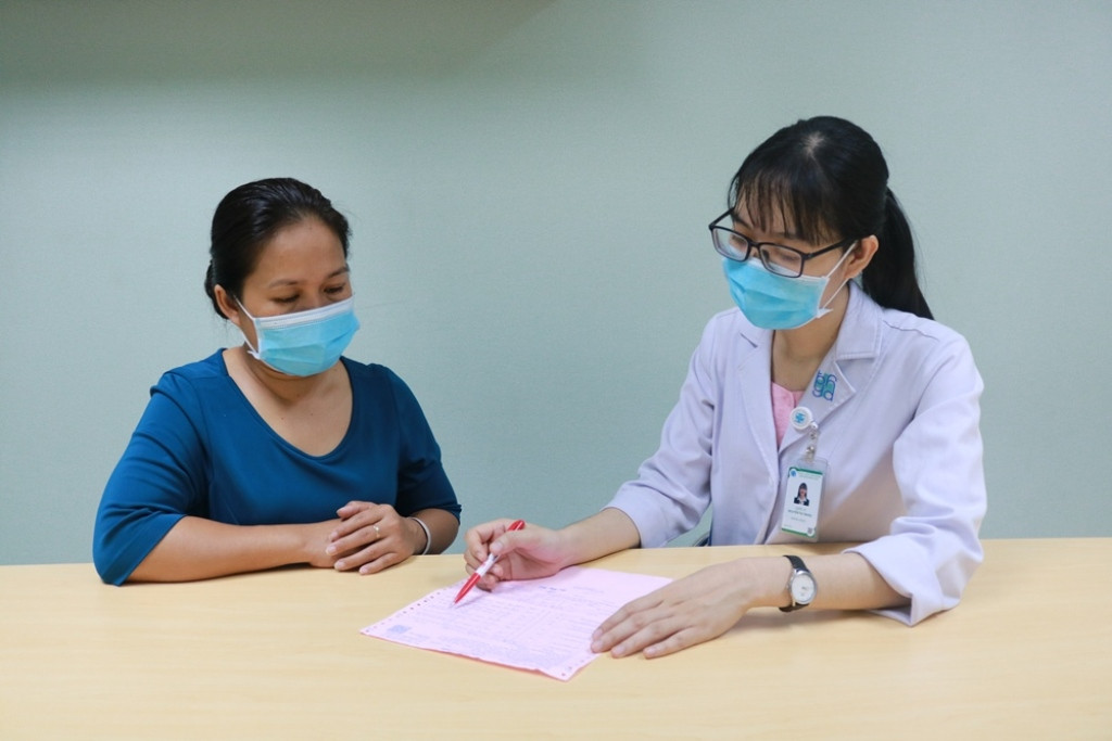 Tự dùng thuốc giảm đau, một phụ nữ suýt chết ảnh 2