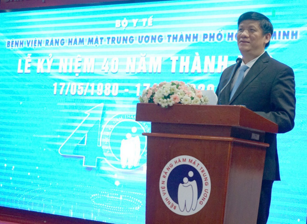 Kỷ niệm 40 năm ngày thành lập, bệnh viện kêu gọi quyên góp ủng hộ miền Trung ảnh 1