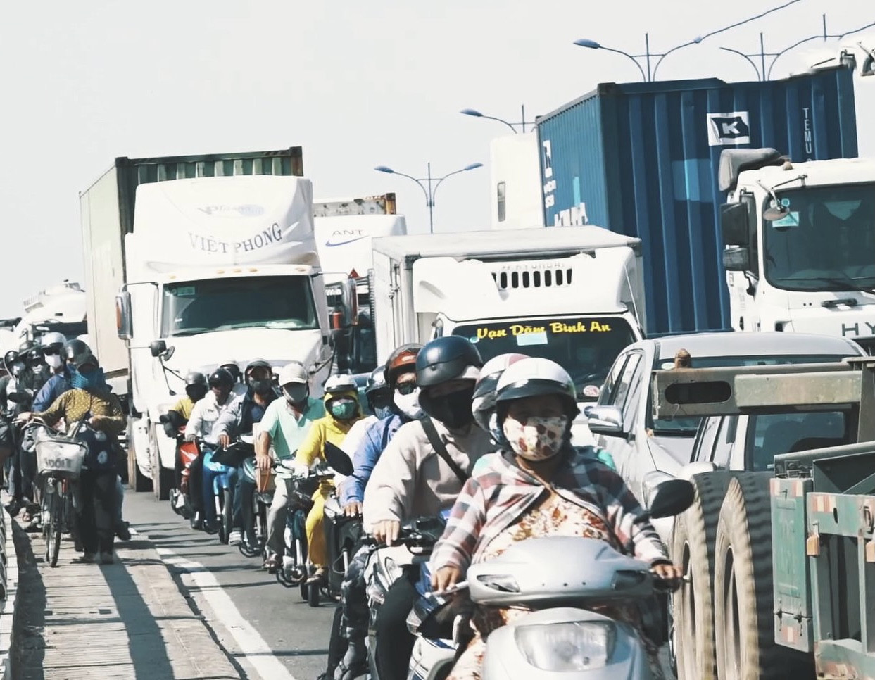 Giao thông vùng Đông Nam Bộ tắc nghẽn cả 3 tuyến ảnh 1