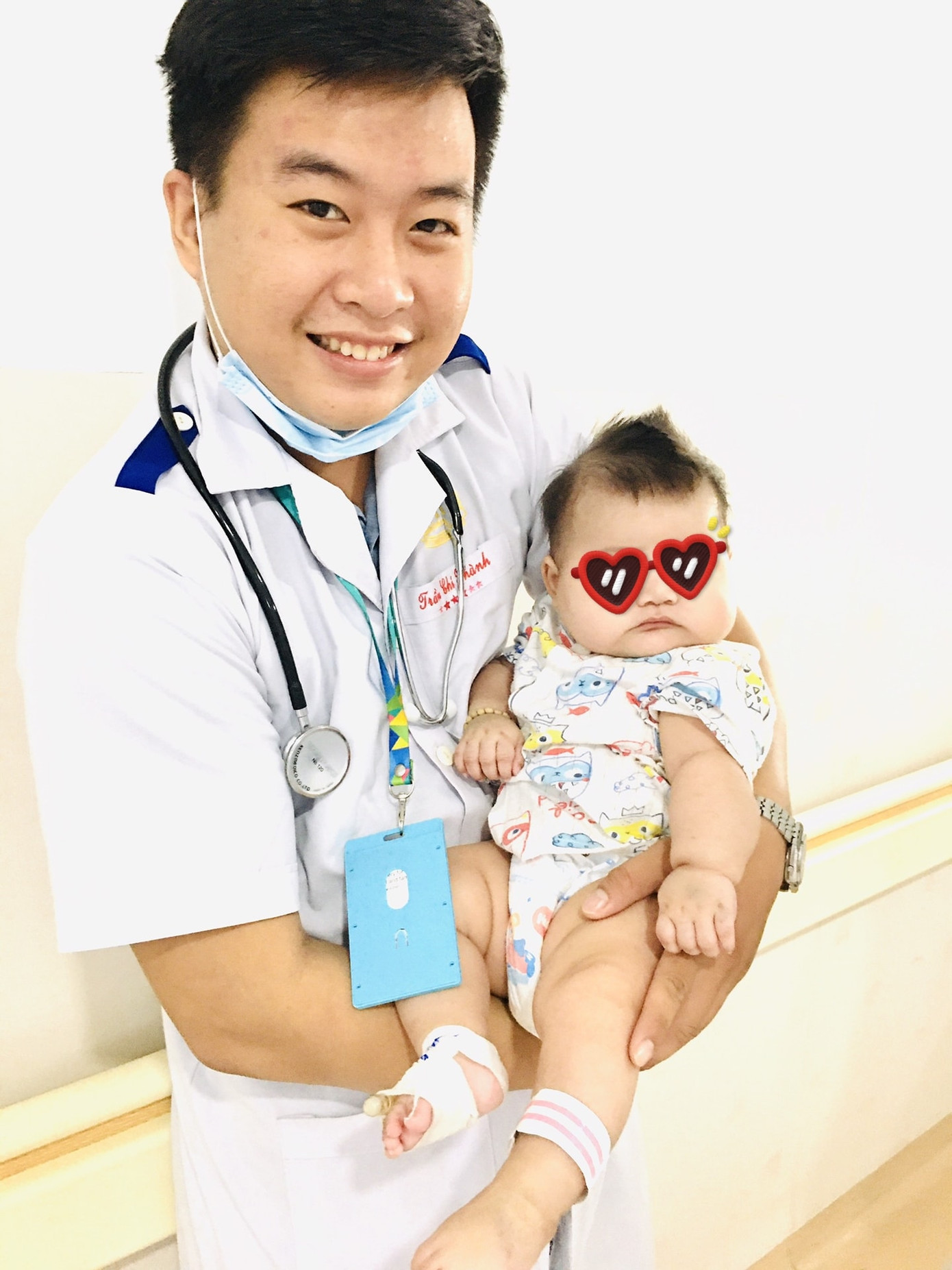 Bé trai 'mập tròn quay' nhập viện khẩn cấp vì thiếu máu nặng ảnh 1