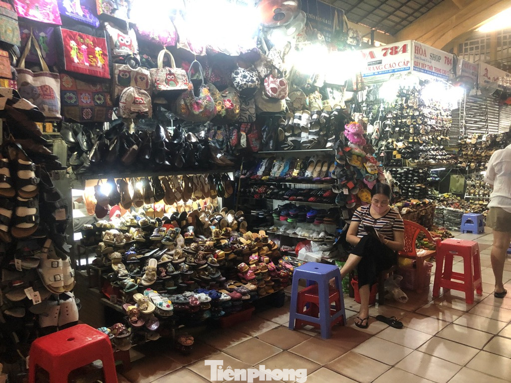 Hậu giãn cách xã hội, tiểu thương ngủ gật chờ khách ảnh 19