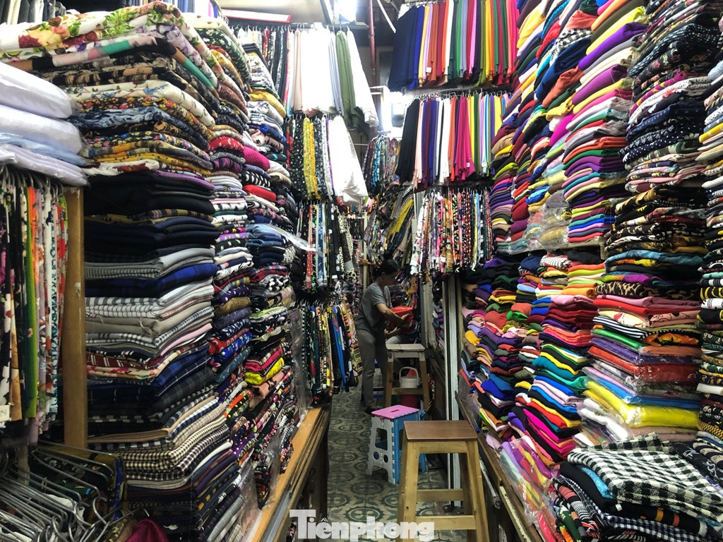 Hậu giãn cách xã hội, tiểu thương ngủ gật chờ khách ảnh 15