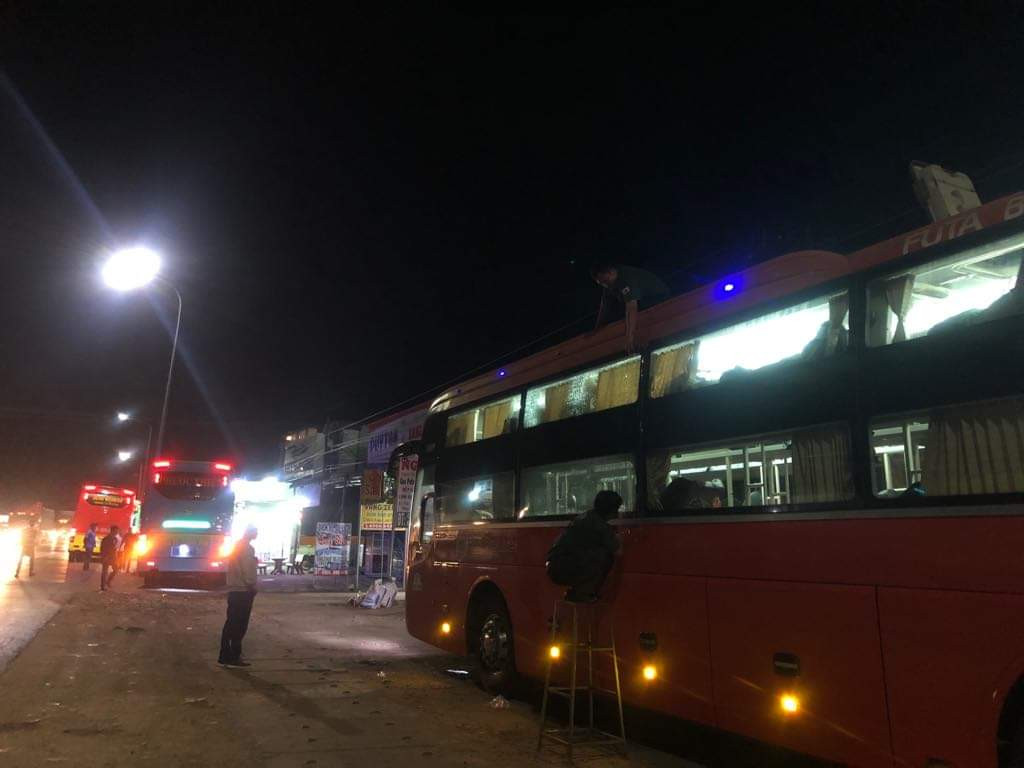 Khách hoảng loạn vì cả chục xe giường nằm bị ném đá trong đêm ảnh 6