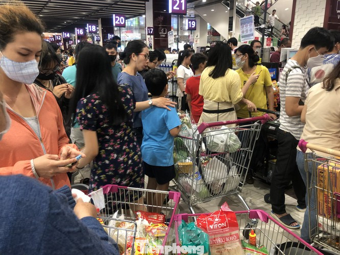 TPHCM sẵn sàng cung ứng đủ hàng hóa khi 'cách ly toàn xã hội' ảnh 2