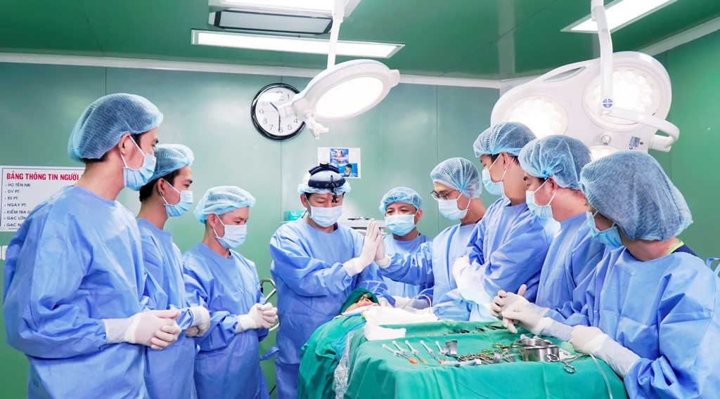 Phẫu thuật lần 3, chàng trai ‘mặt quỷ’ sắp có diện mạo mới ảnh 2