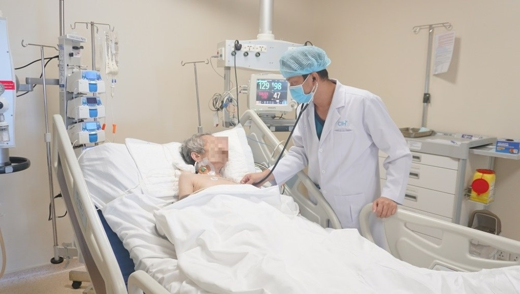 Cứu sống bệnh nhân thủng trực tràng cận kề ‘thần chết’ ảnh 1