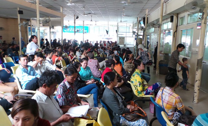 Bệnh viện Ung bướu TPHCM nói gì vụ bán thuốc sắp hết hạn cho bệnh nhân? ảnh 2